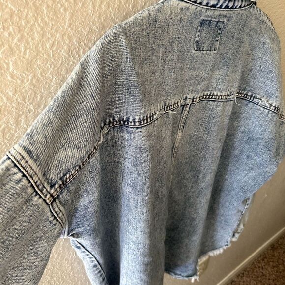 Distressed Jean Jacket✨ - Picture 6 of 8